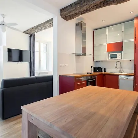 Heart Of Saint Paul Marais Historic Building Apartment