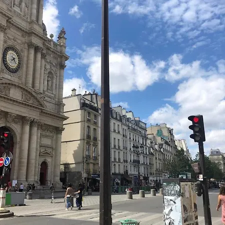 Heart Of Saint Paul Marais Historic Building Paris