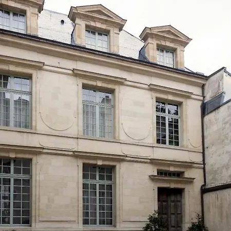Heart Of Saint Paul Marais Historic Building *